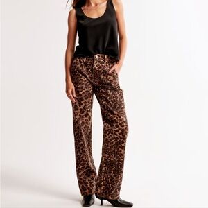 Abercrombie Mid Rise Slouchy Jean - Animal print size 26 L Curve Love